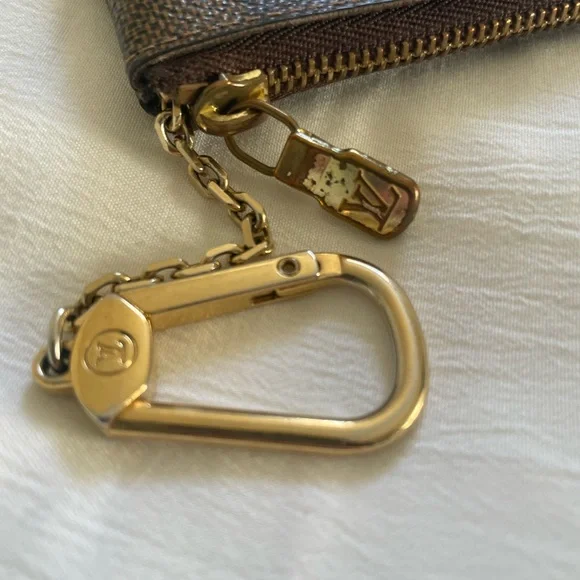 Louis Vuitton Card Holder Key Chain - Picture 3 of 7